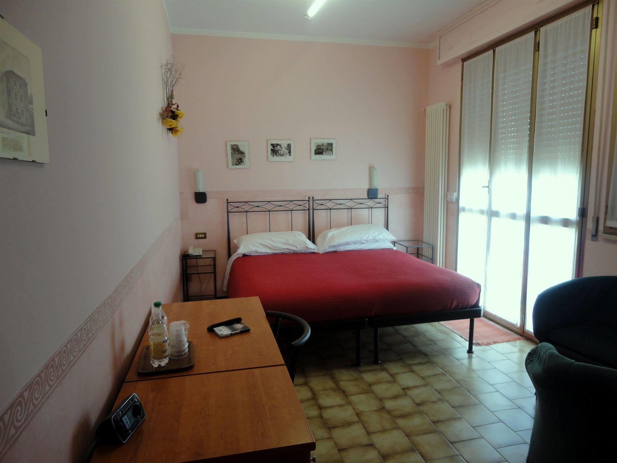 Hotel Astoria Tabiano Terme ภายนอก รูปภาพ