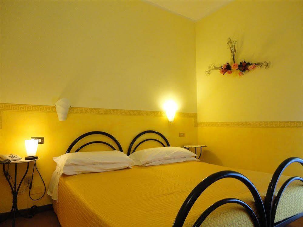 Hotel Astoria Tabiano Terme ภายนอก รูปภาพ